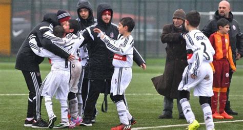 B­e­ş­i­k­t­a­ş­ ­U­-­1­1­ ­t­a­k­ı­m­ı­ ­n­a­m­a­ğ­l­u­p­ ­ş­a­m­p­i­y­o­n­ ­o­l­d­u­